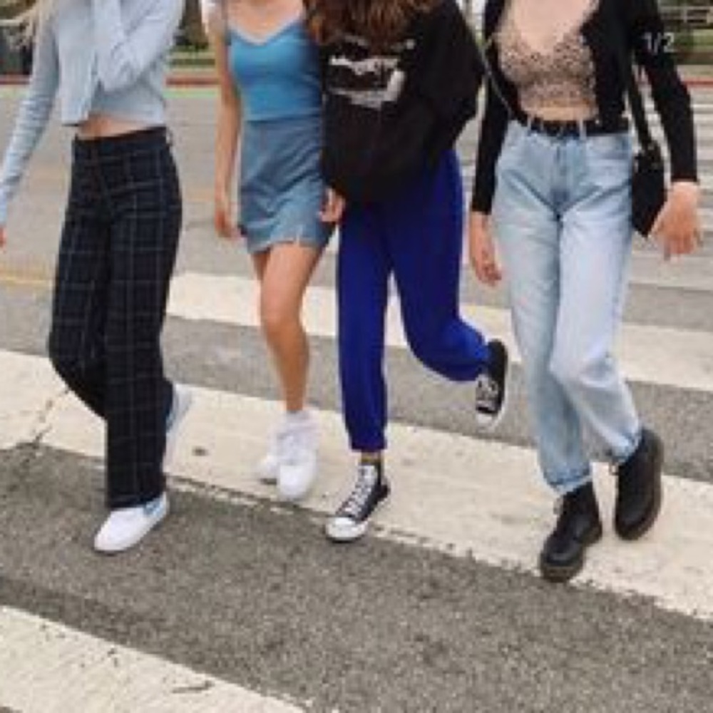 BRANDY MELVILLE MYSTERY BOX - Picture 2 of 3
